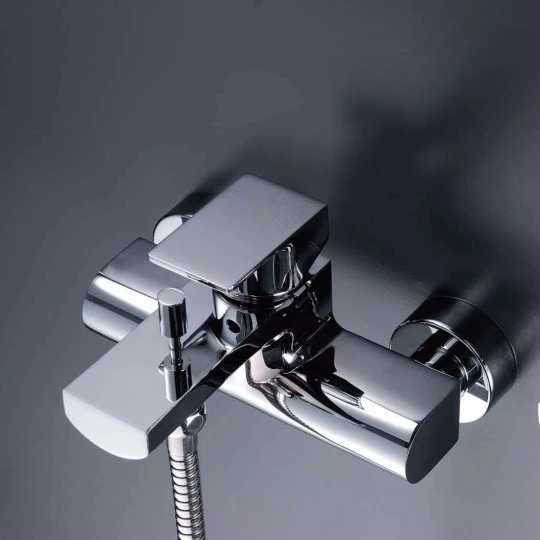 6790 Arch Faucet y duchas